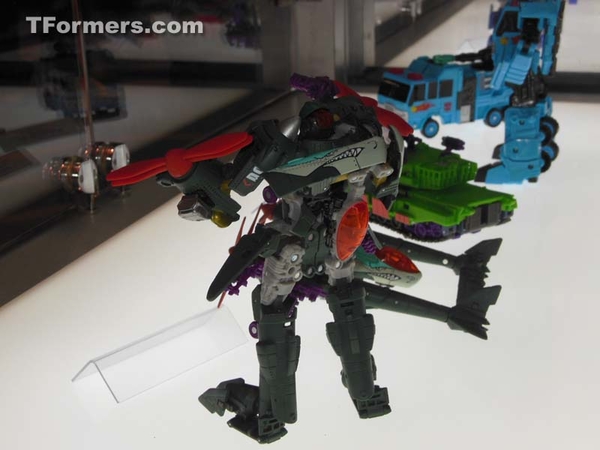 Sdcc 2012 Toys R Us Transformers Generations Asia Exclusive Powerdive 1  (68 of 141)